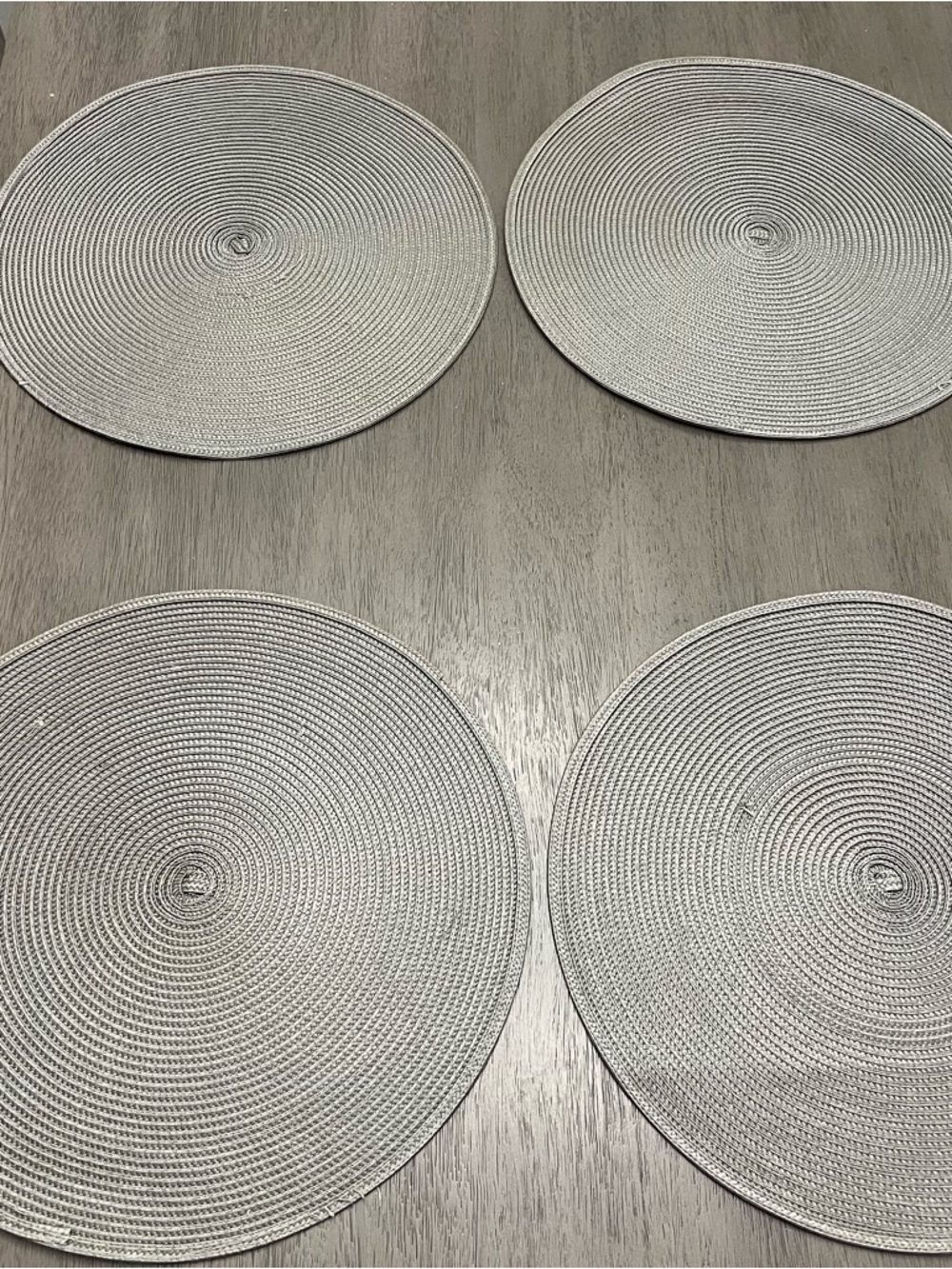 Set of 4 Round Woven Placemats in Light Silver